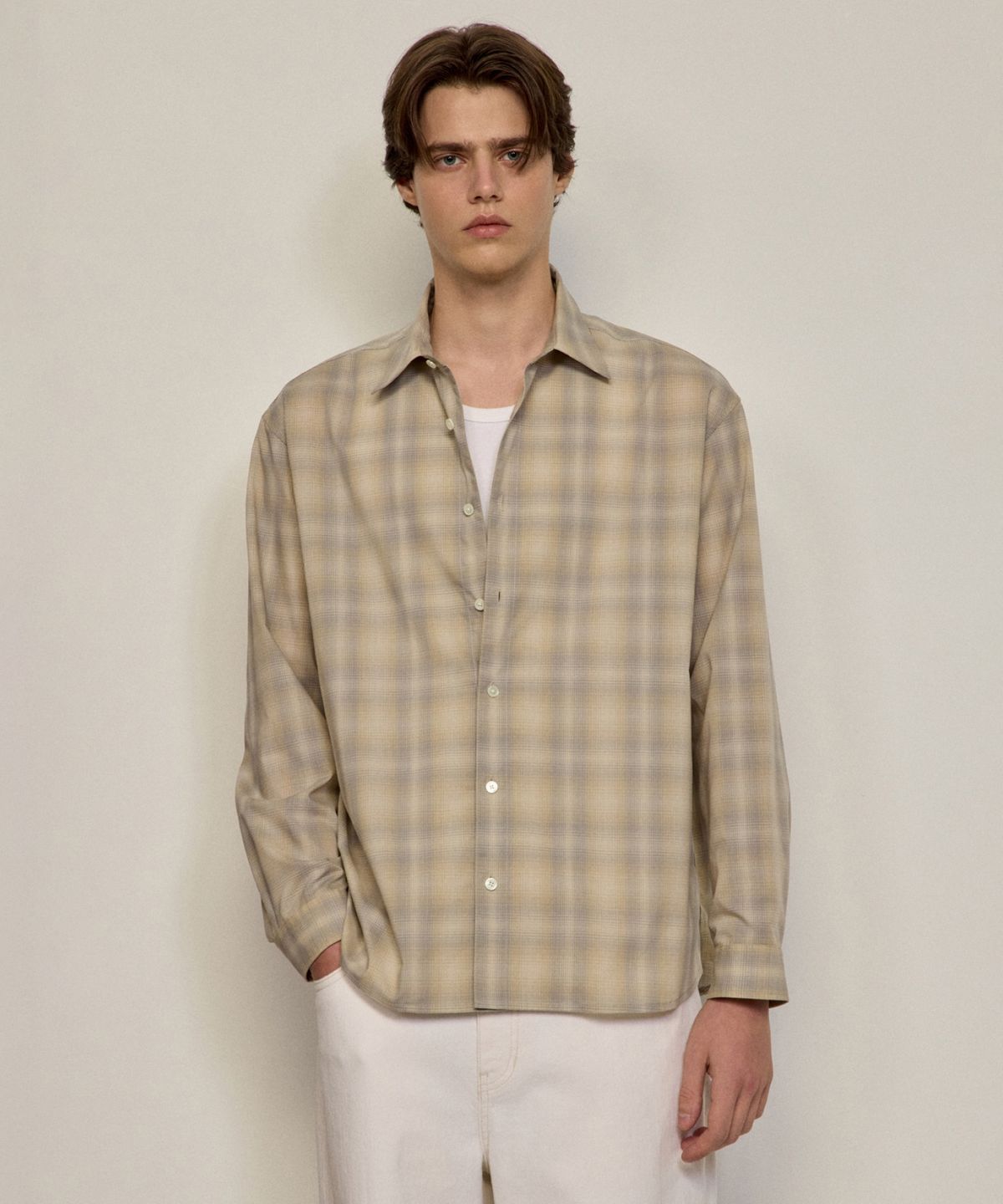 질스튜어트뉴욕 맨(JILLSTUART NEWYORK MEN) 옴브레 체크 셔츠 - 라이트베이지 (JNSH6C004I1)