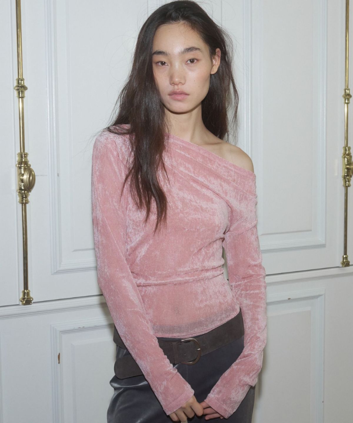 더포르타(THEPORTA) VELVET OFF-SHOULDER TOP, PINK