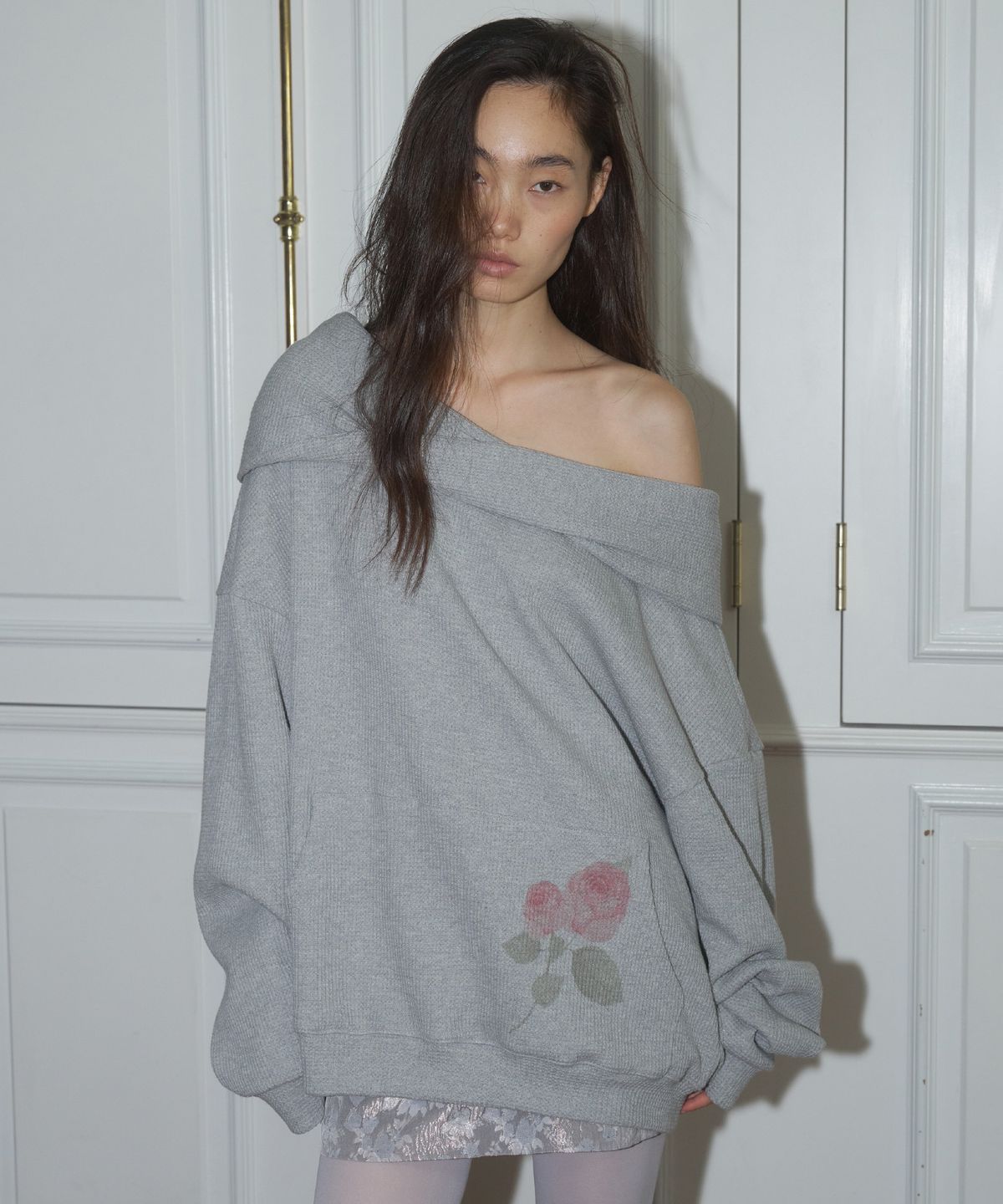 더포르타(THEPORTA) ROSE OFF-SHOULDER HOOD TOP, GRAY