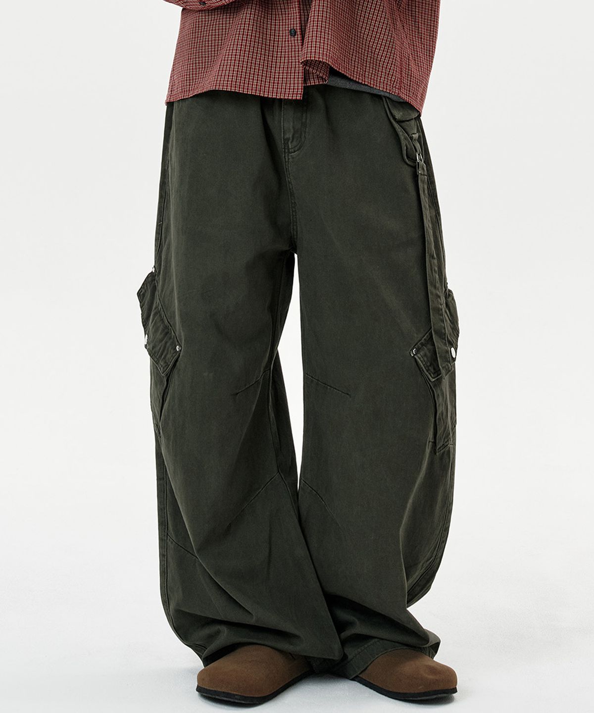 딥센스(DEEP SENSE) Utility Panel Curved Cargo Pants - khaki