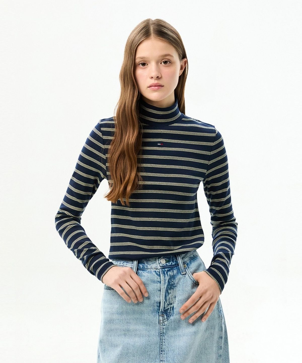 타미진스(TOMMY JEANS) 에센셜 모크넥 티셔츠 (T32G7TTO04TWT10X5)