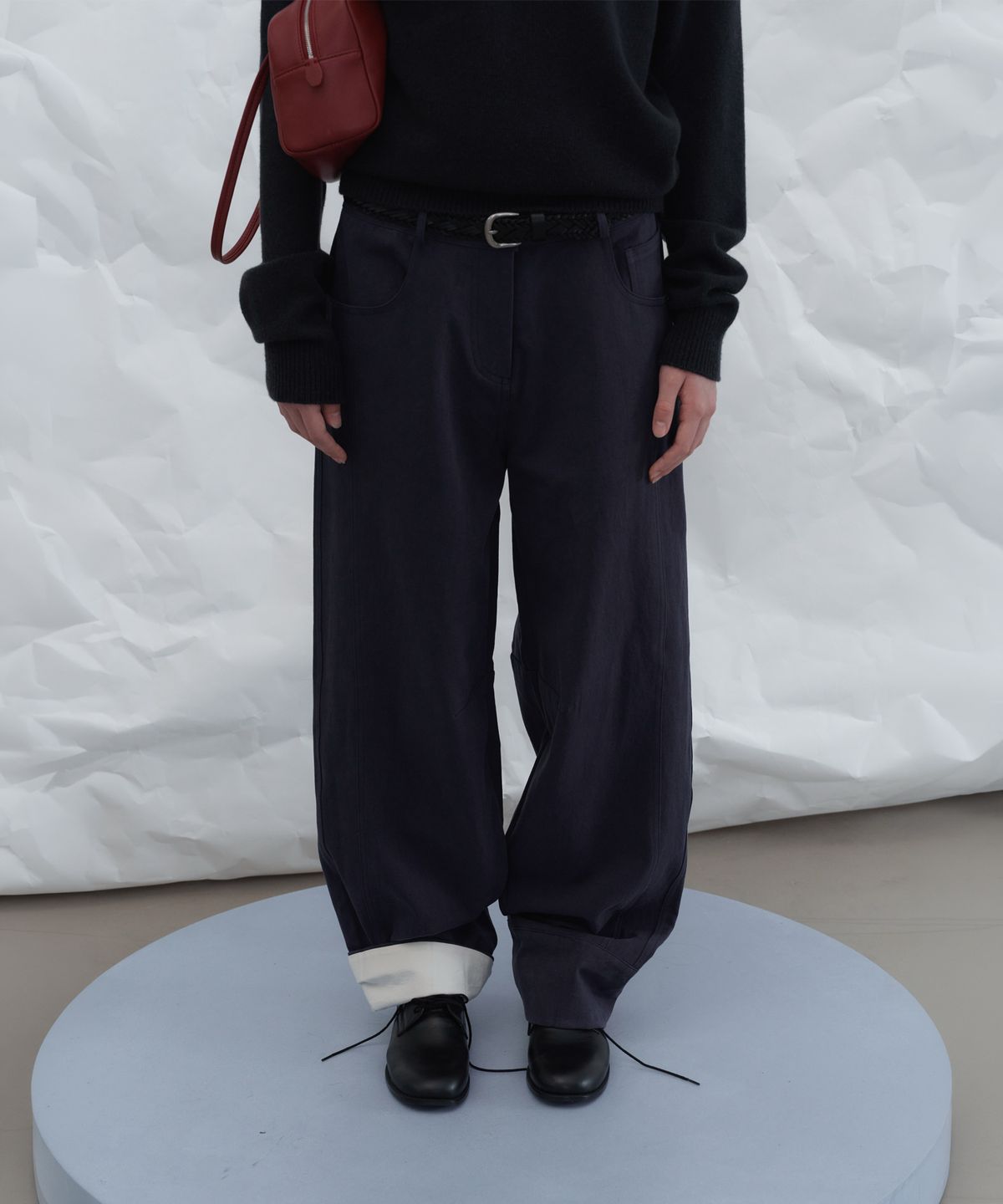 포에토(FOETO) Folded curved cotton pants - navy