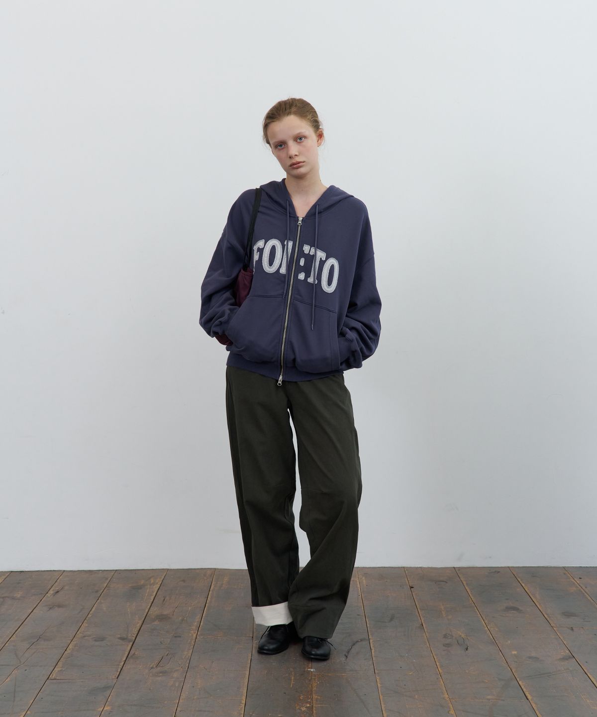 포에토(FOETO) Folded curved cotton pants - khaki