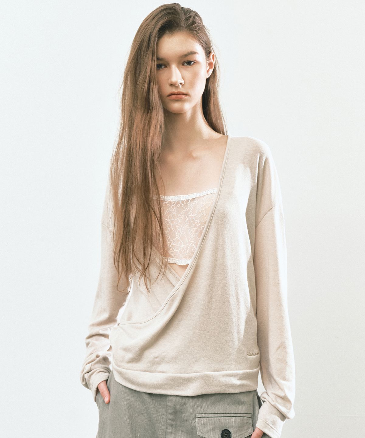 닉앤니콜(NICK&NICOLE) DEEP WRAP V-NECK LONG SLEEVE TOP_BEIGE