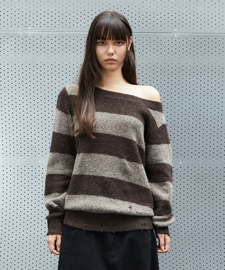 DAMAGED OFF SHOULDER STRIPE KNIT[BROWN]