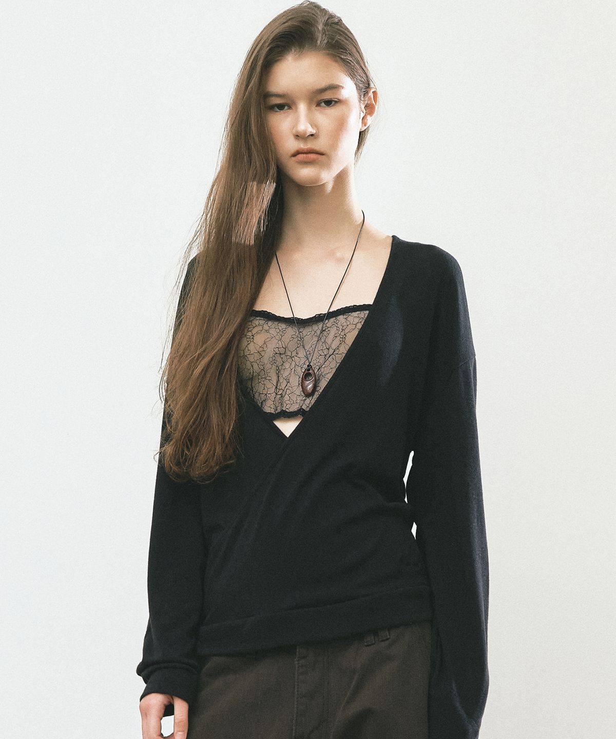 닉앤니콜(NICK&NICOLE) DEEP WRAP V-NECK LONG SLEEVE TOP_BLACK