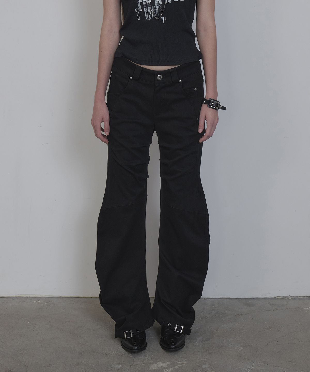 애시메트리(ASYMMETRY) BELT CURVED PANTS / BLACK