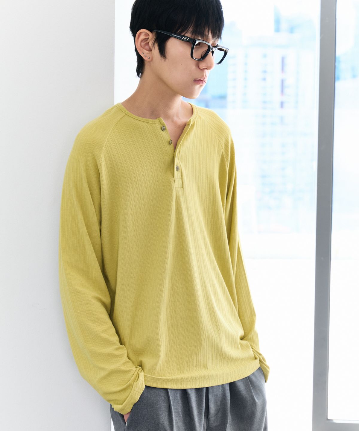 피아리(PIARI) 울 블렌드 리브드 헨리넥 티셔츠(그레이시 라임)