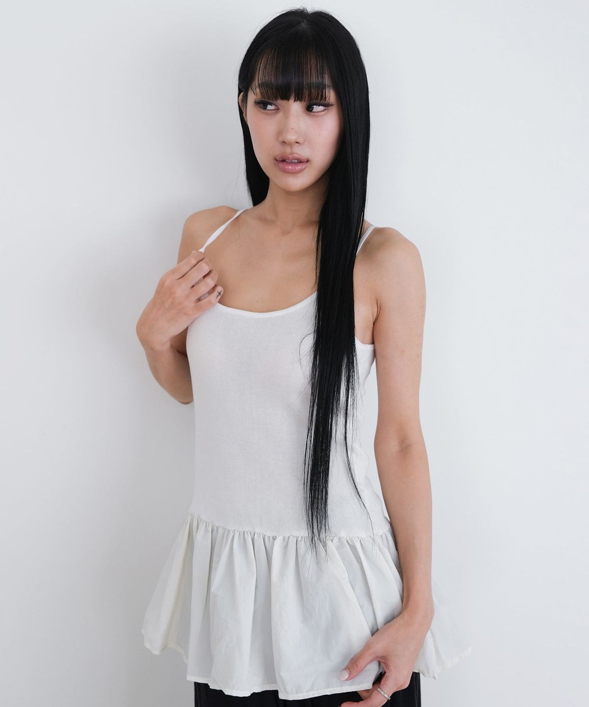 오오티엔(OOTN) PEPLUM KNIT CAMISOLE [IVORY]