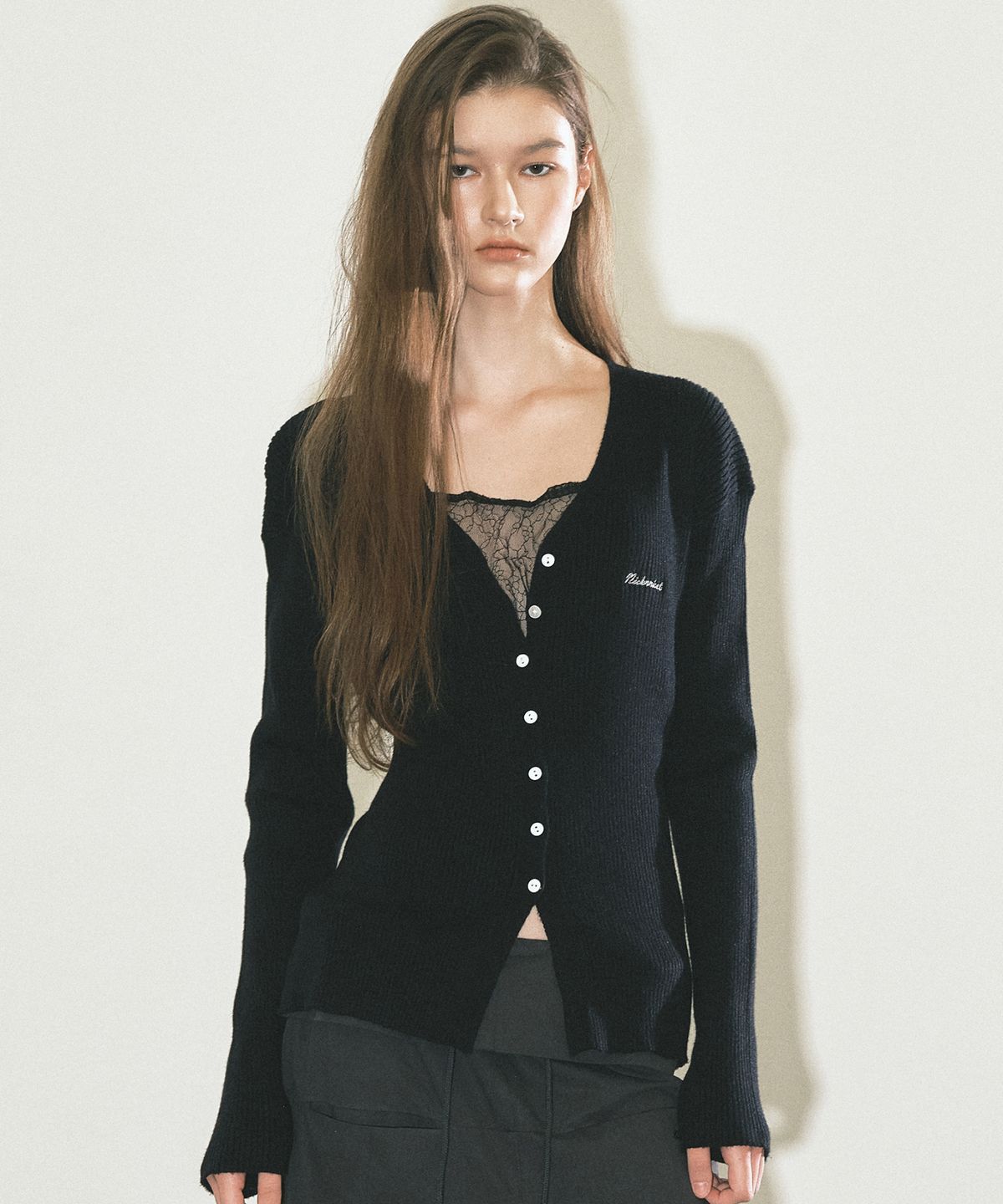 닉앤니콜(NICK&NICOLE) RIBBED V NECK CARDIGAN_BLACK