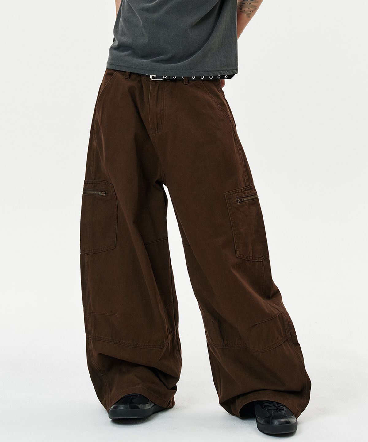 딥센스(DEEP SENSE) Side Zip Pocket Curved Pants - brown