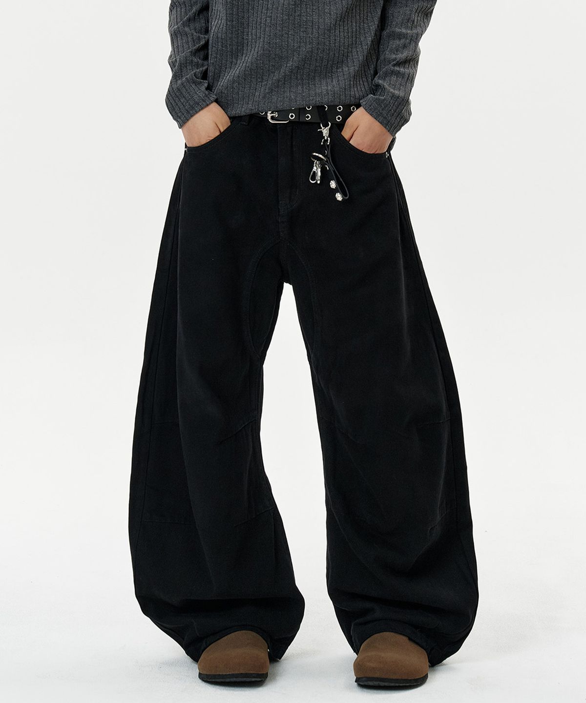 딥센스(DEEP SENSE) Rivet Slit Curved Pants - black
