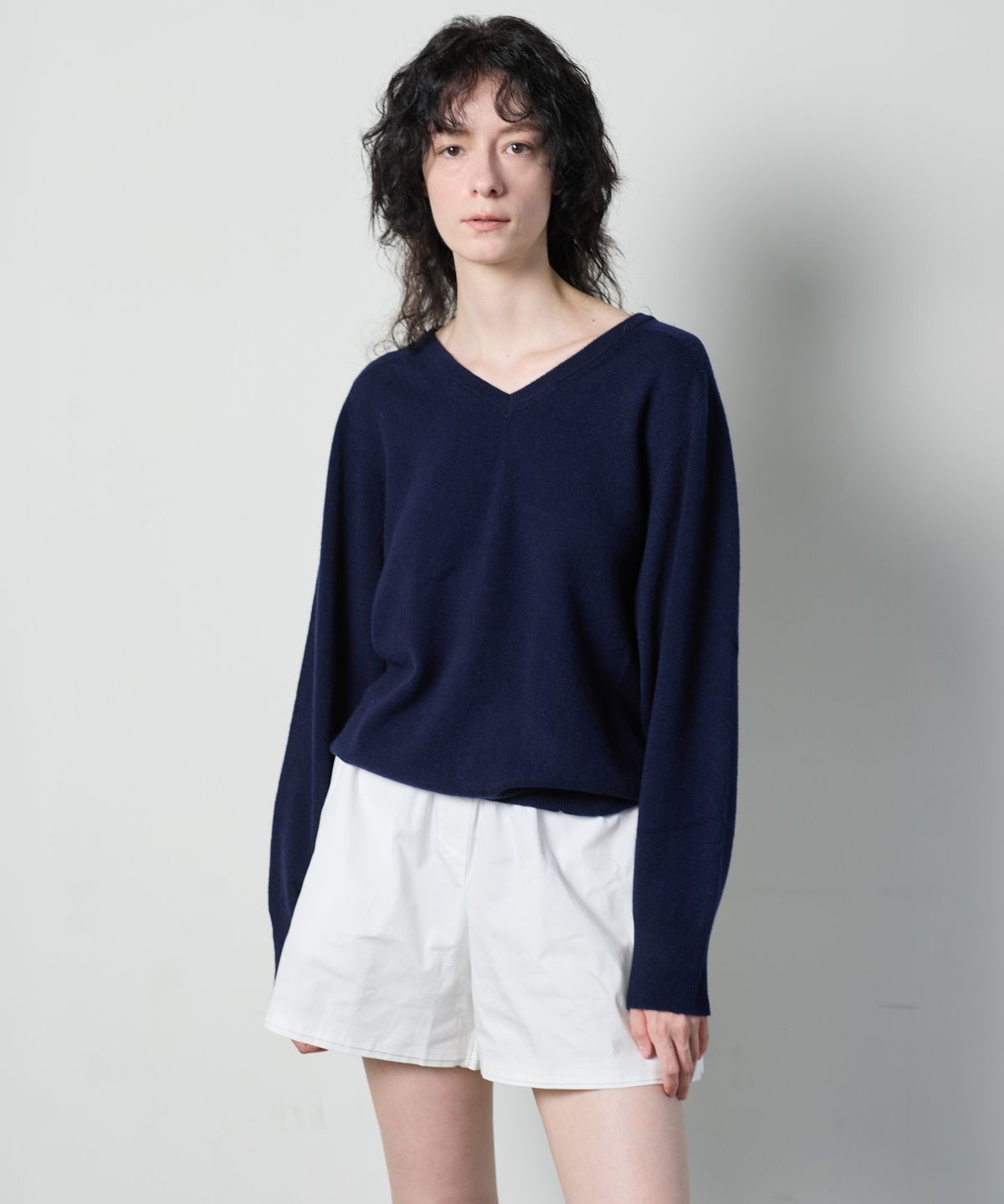 누베르(NUVERE) Mellow V Knit Navy