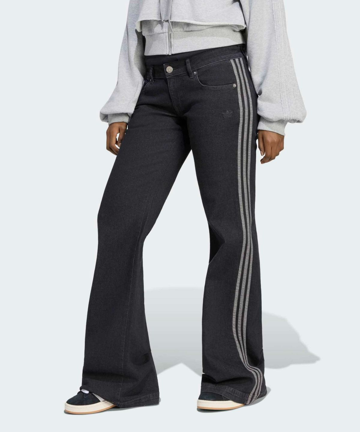 아디다스(ADIDAS) SST 로우 라이즈 플레어드 레그 데님 팬츠 - 블랙 / KS9214