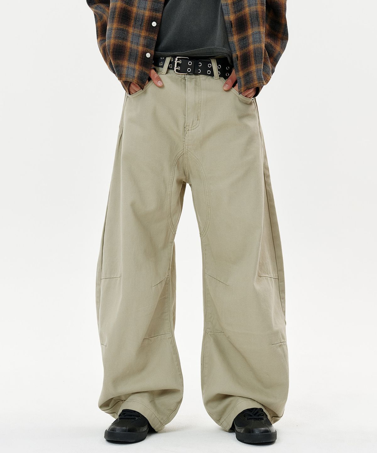 딥센스(DEEP SENSE) Rivet Slit Curved Pants - beige