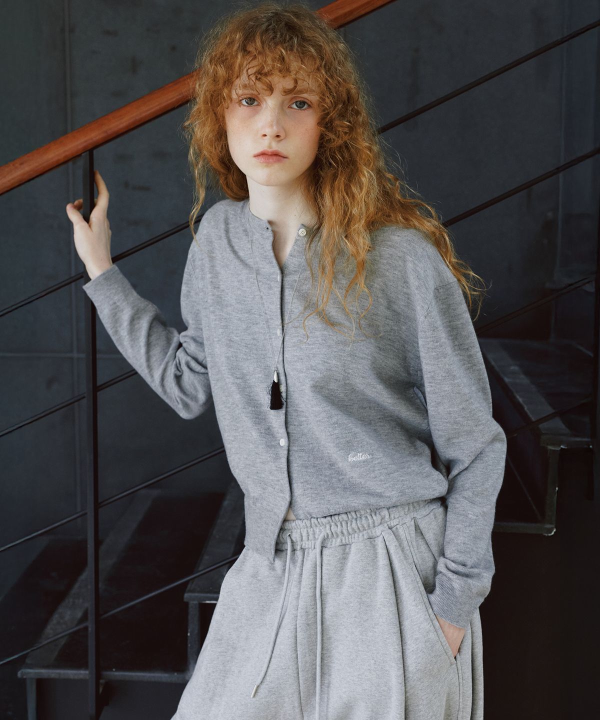 노운베러(KNOWNBETTER) Easy-care round knit cardigan [KNFW07CD04]_Melange gray