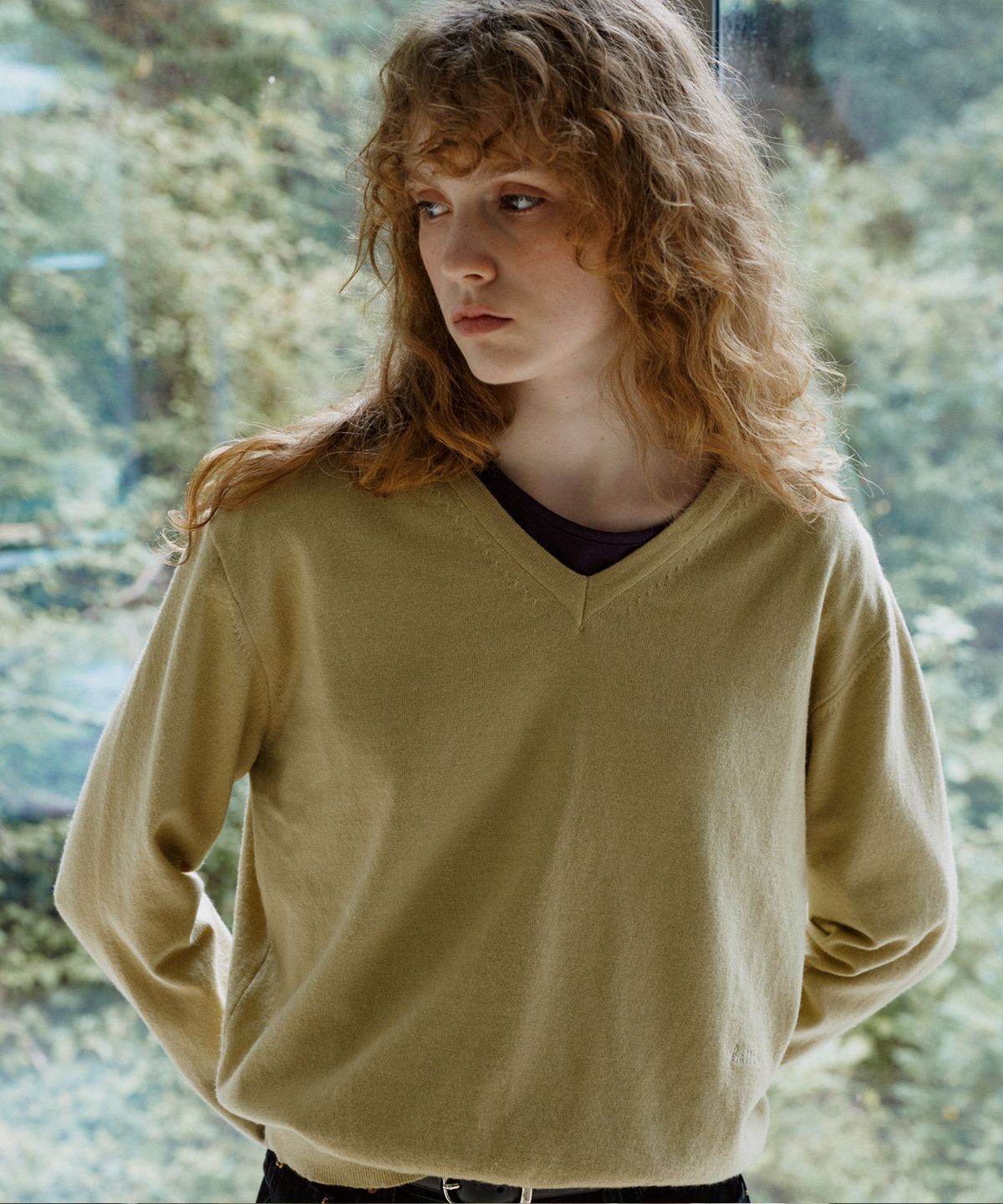 노운베러(KNOWNBETTER) Easy-care V-neck knit [KNFW07KN14]_Green