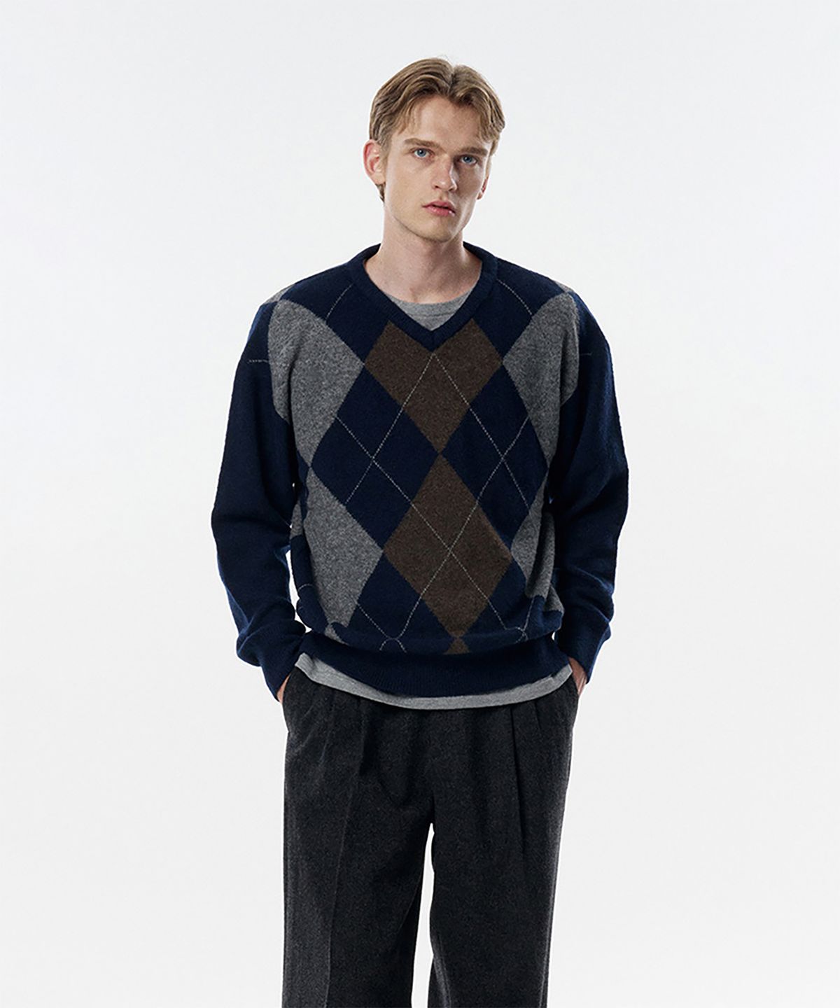 테일던(TAILDERN) Reilly Hairy Argyle V-neck Sweater Navy