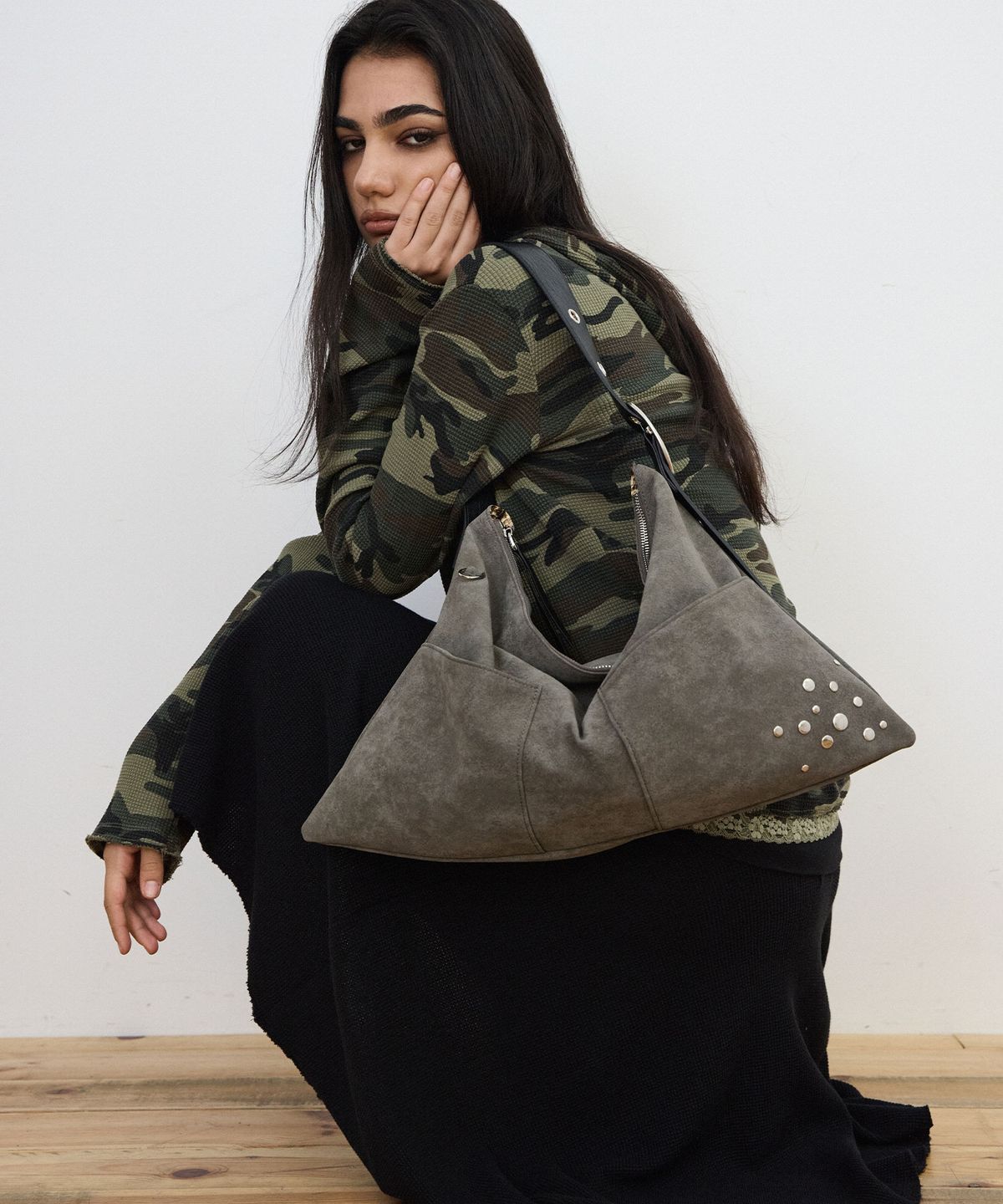 샌드뮤지엄(SAND MUSEUM) RORA HOBO BAG [Gray]