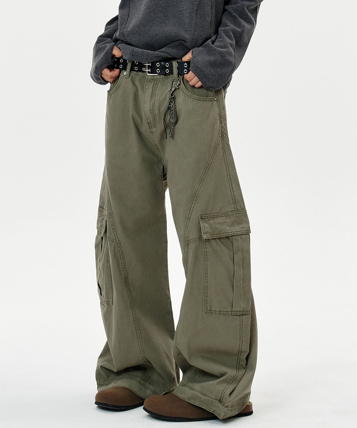 딥센스(DEEP SENSE) Slit Cargo Curved Pants - khaki