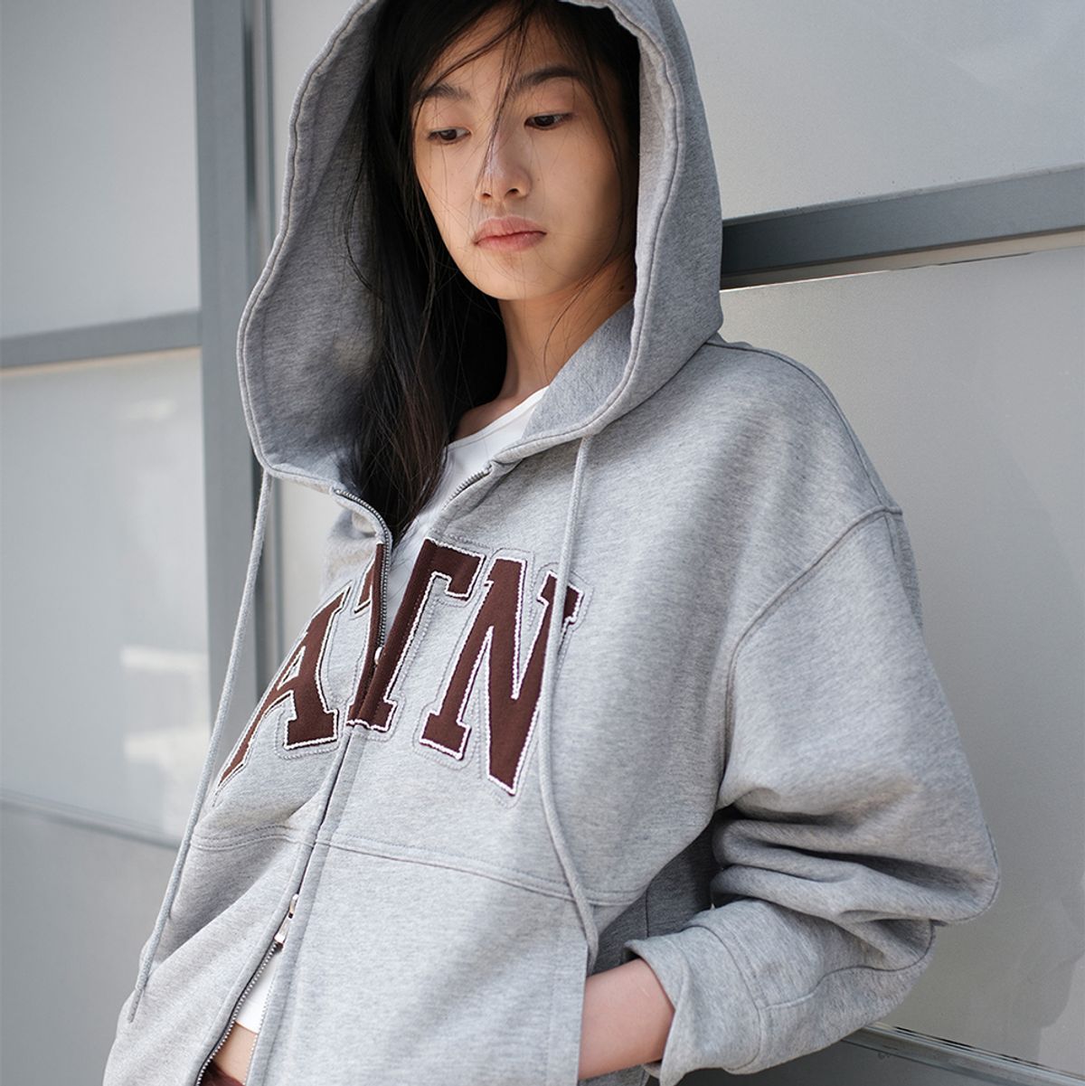 아틀리에 나인(ATELIER NAIN) (HD-001)ATN COLOR CONTRAST APPLIQUE HOOD JUMPER