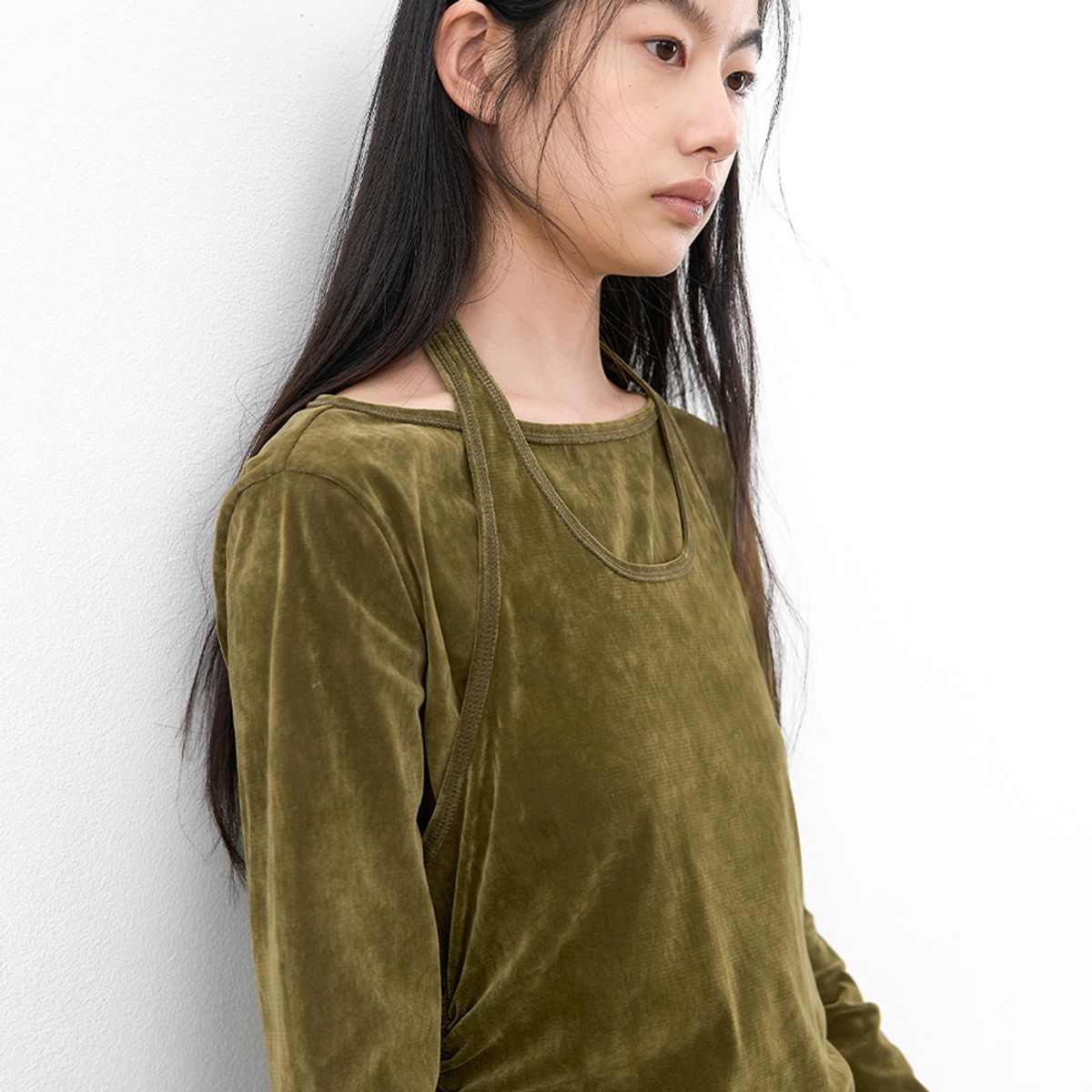 아틀리에 나인(ATELIER NAIN) (T-7329)VELVET SHIRRED HALTER & BOATNECK TOP S