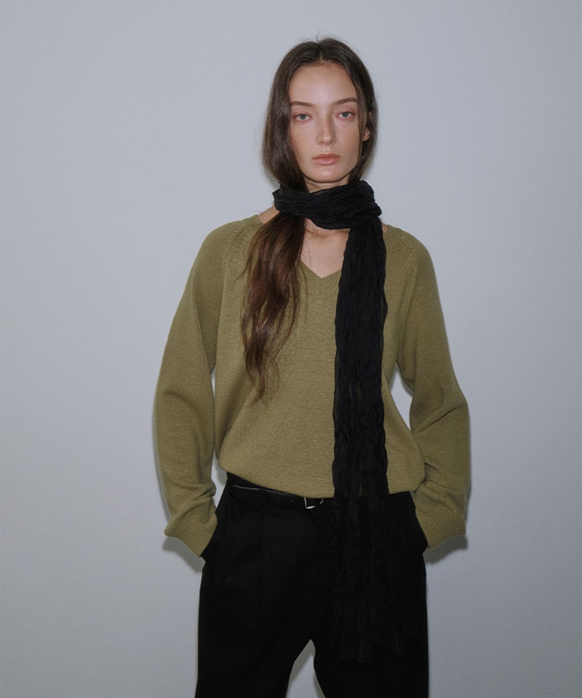 가더(GARDER) Classic V neck Knit (Olive)