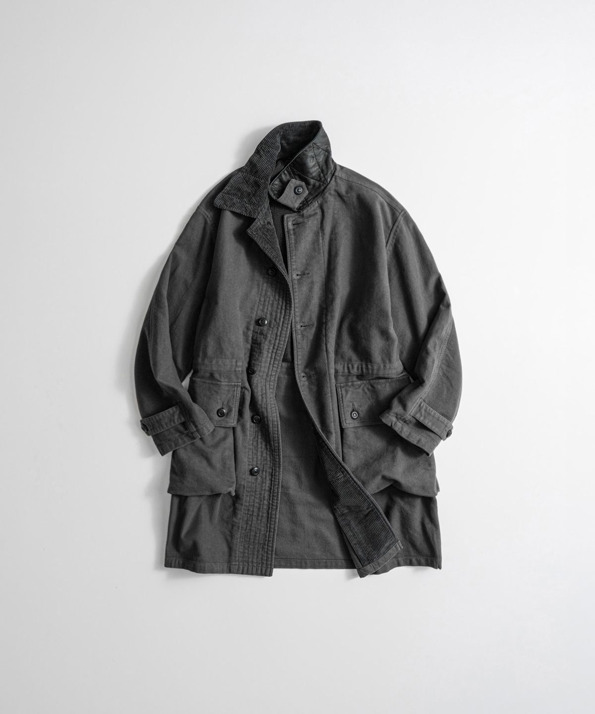 비헤비어(BEHEAVYER) SOFT MOLESKIN M59 MIL COAT charcoal