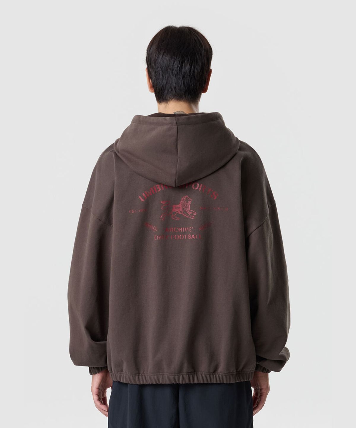 엄브로(UMBRO) 더비클럽 헨리넥 후드 티셔츠 브라운 UR311CHD93