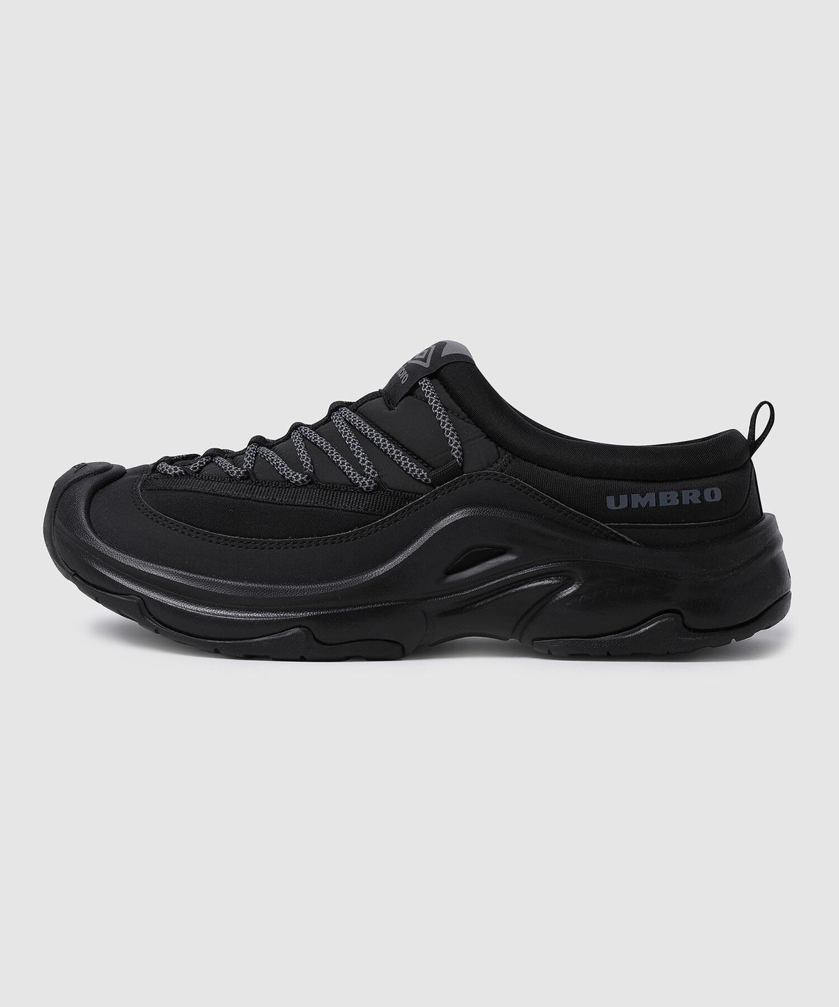 엄브로(UMBRO) TERRAD MULE (테라드 뮬) 블랙 UR423EMUO7