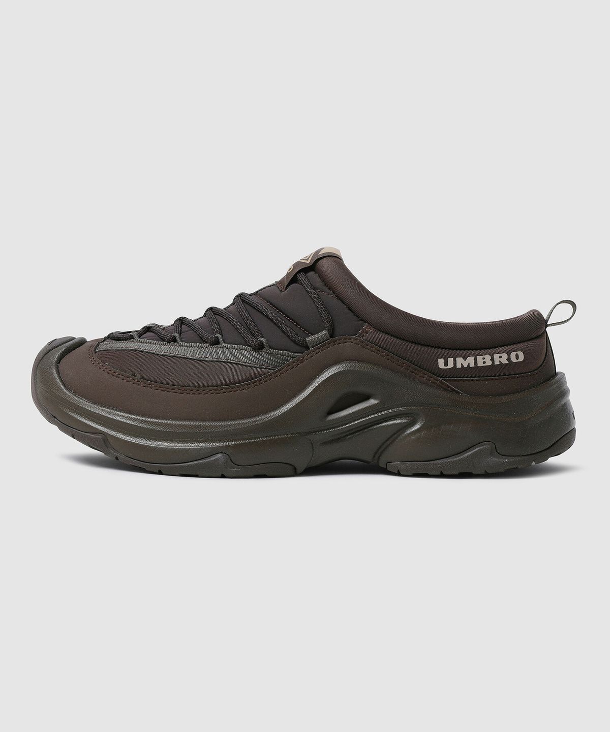 엄브로(UMBRO) TERRAD MULE (테라드 뮬) 브라운 UR423EMUO7