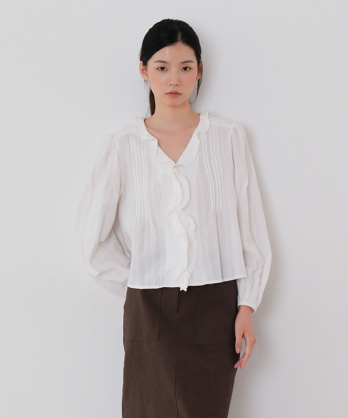 모의(MOUI) Ruffle lace blouse (O/WHITE)