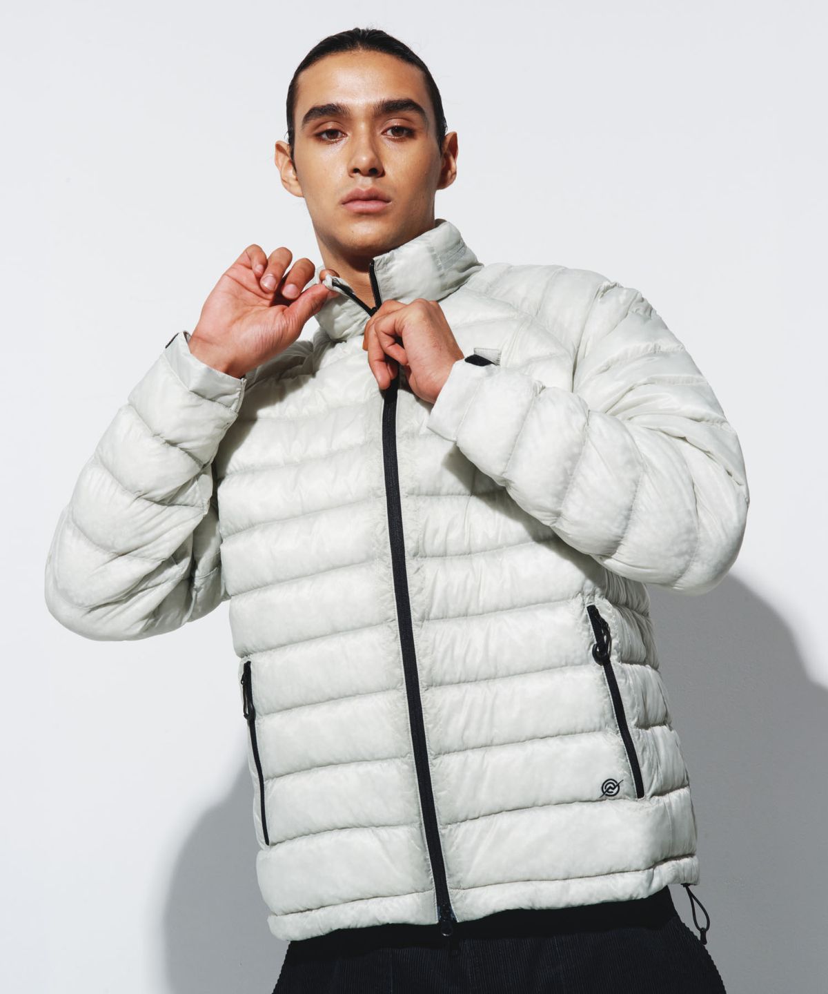 칼라파타르(KALAPATTHAR) AIR PADDED STAND COLLAR JACKET - SAGE