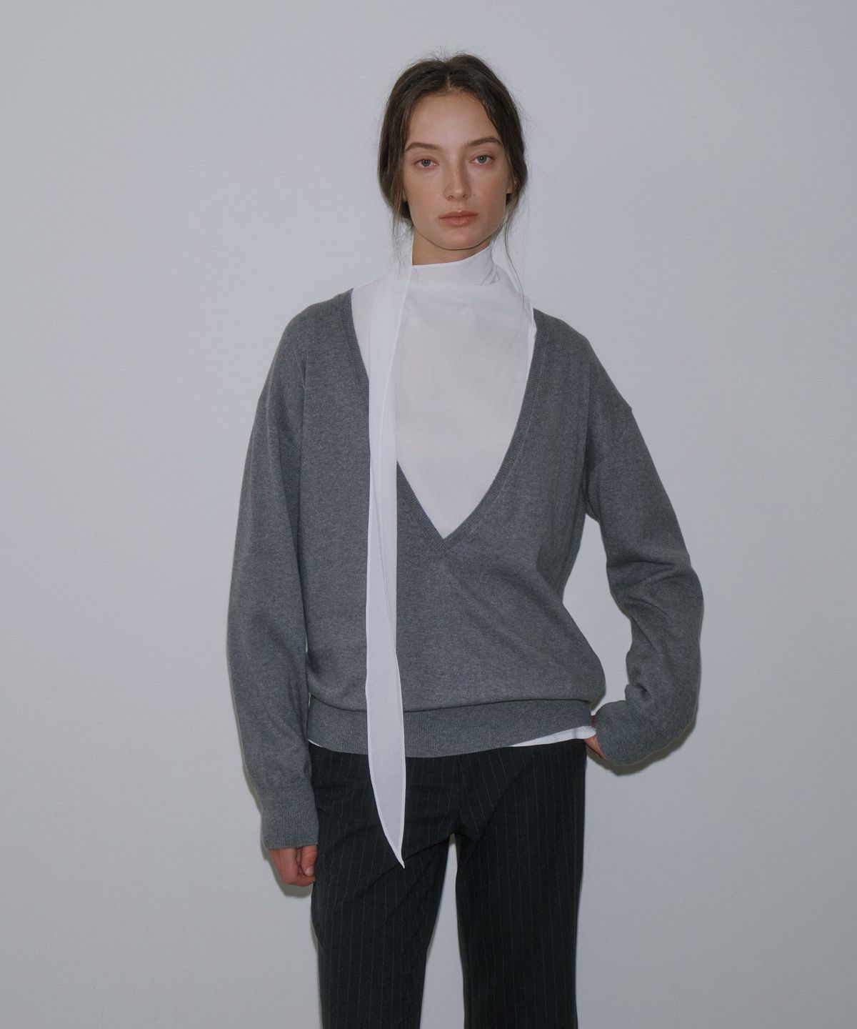 가더(GARDER) Awe Tie Blouse (Ivory)