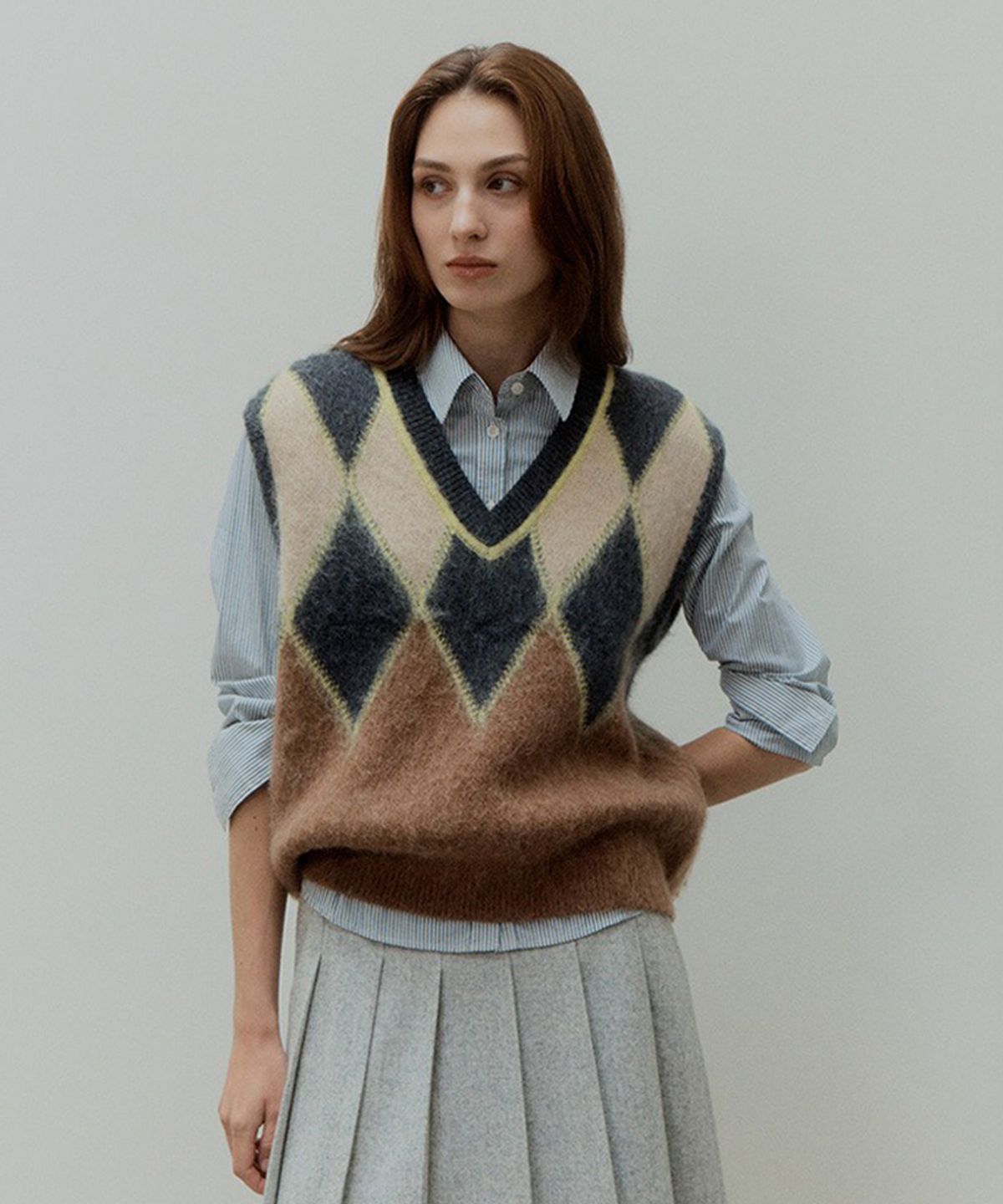바니스뉴욕(BARNEYS NEWYORK) 26FW 아가일 베스트 브라운