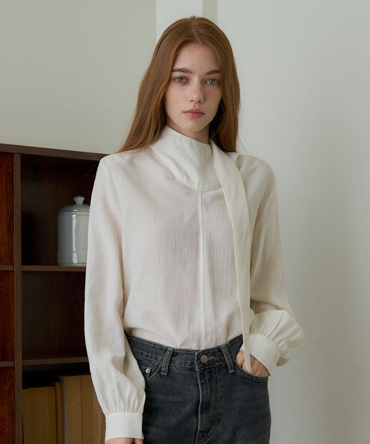 헤인트(HAINT) SELA DRAPED HIGH NECK TIE BLOUSE_IVORY