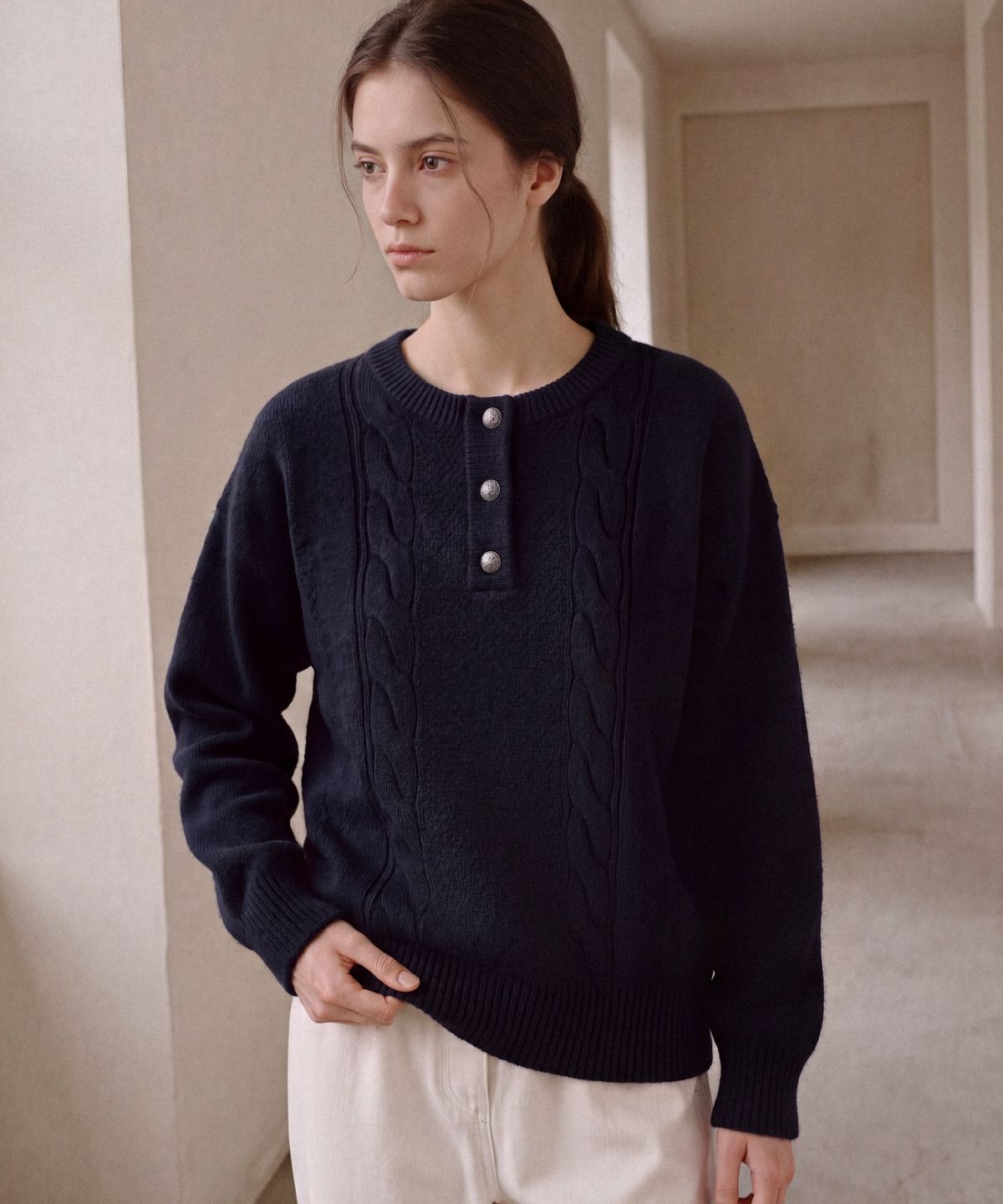 폴뉴아(FOLNUA) HERRIT HENRY NECK KNIT (NAVY)