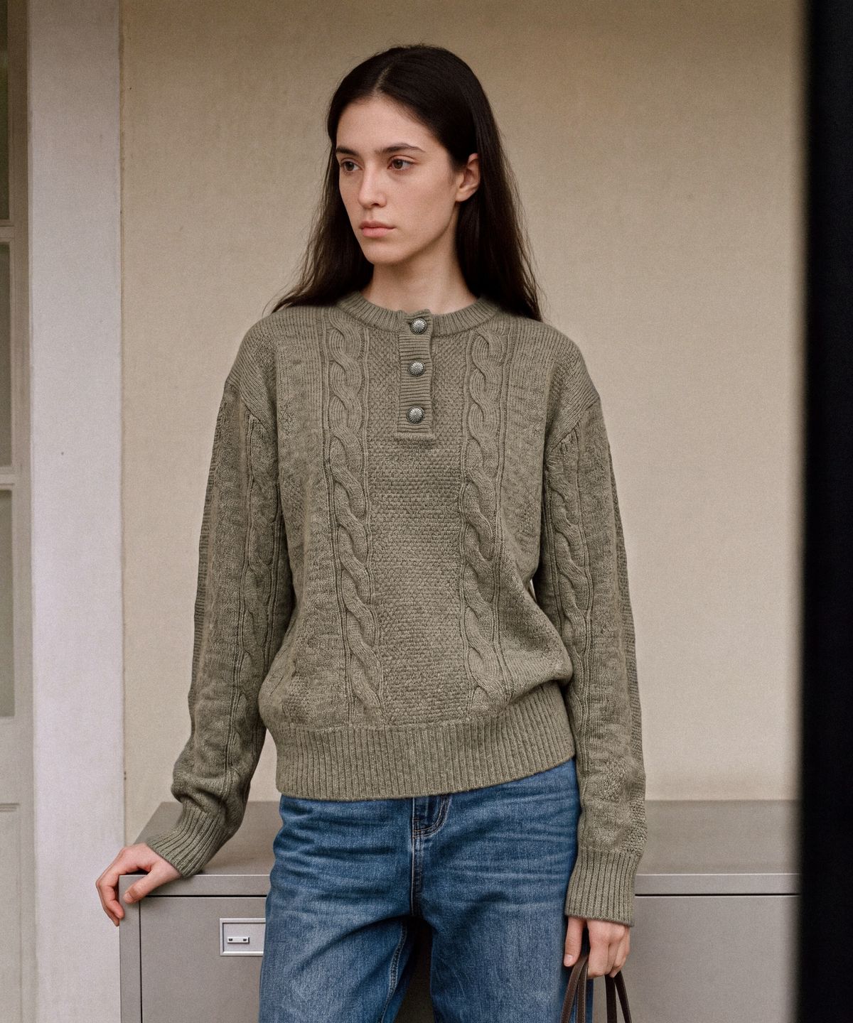 폴뉴아(FOLNUA) HERRIT HENRY NECK KNIT (GREIGE)