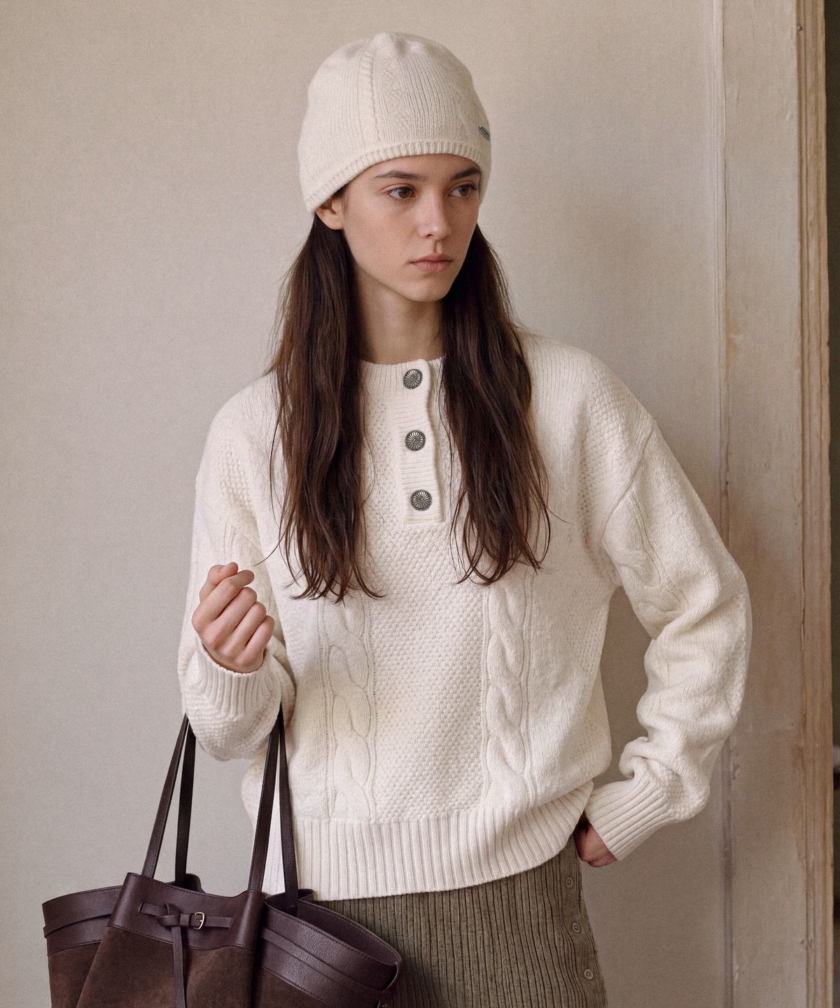 폴뉴아(FOLNUA) HERRIT HENRY NECK KNIT (IVORY)