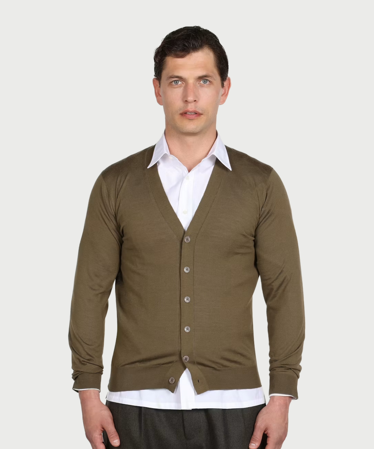 존 스메들리(JOHN SMEDLEY) BRADRICK Extra Fine Merino Wool Standard Fit V-Neck Cardigan Seasonal 2 Colors