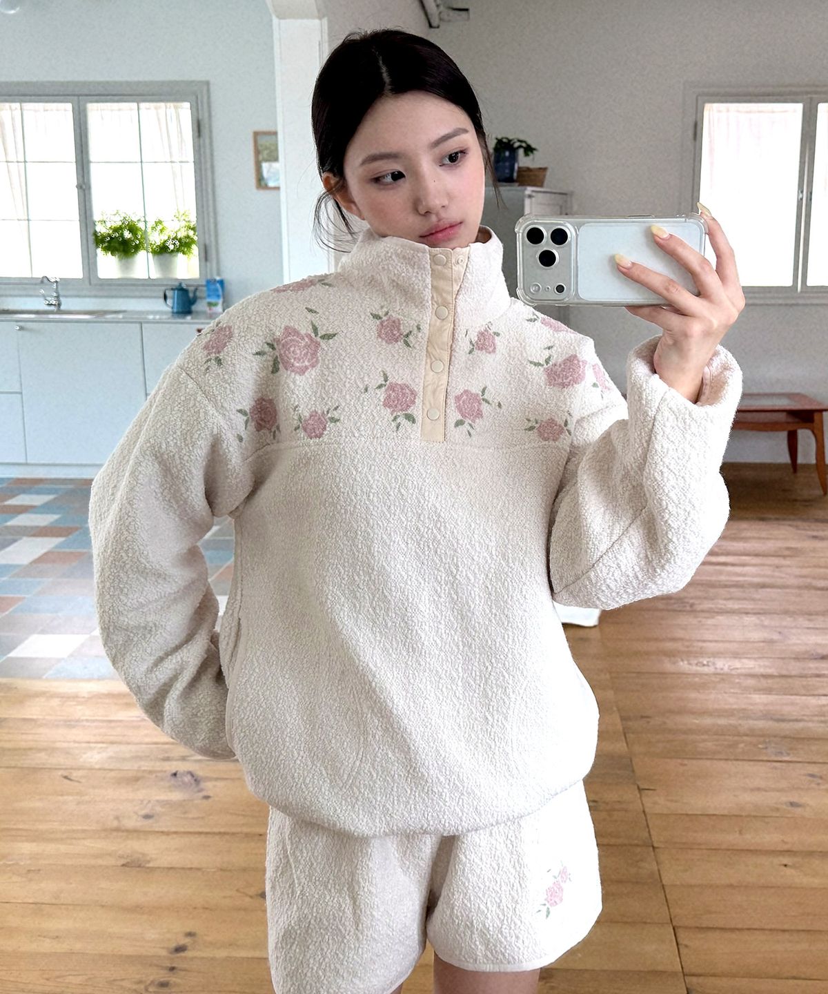 몽돌(MONGDOL) 플라워 하프 스냅 울 플리스 아노락 아이보리 MDTS103IVORY