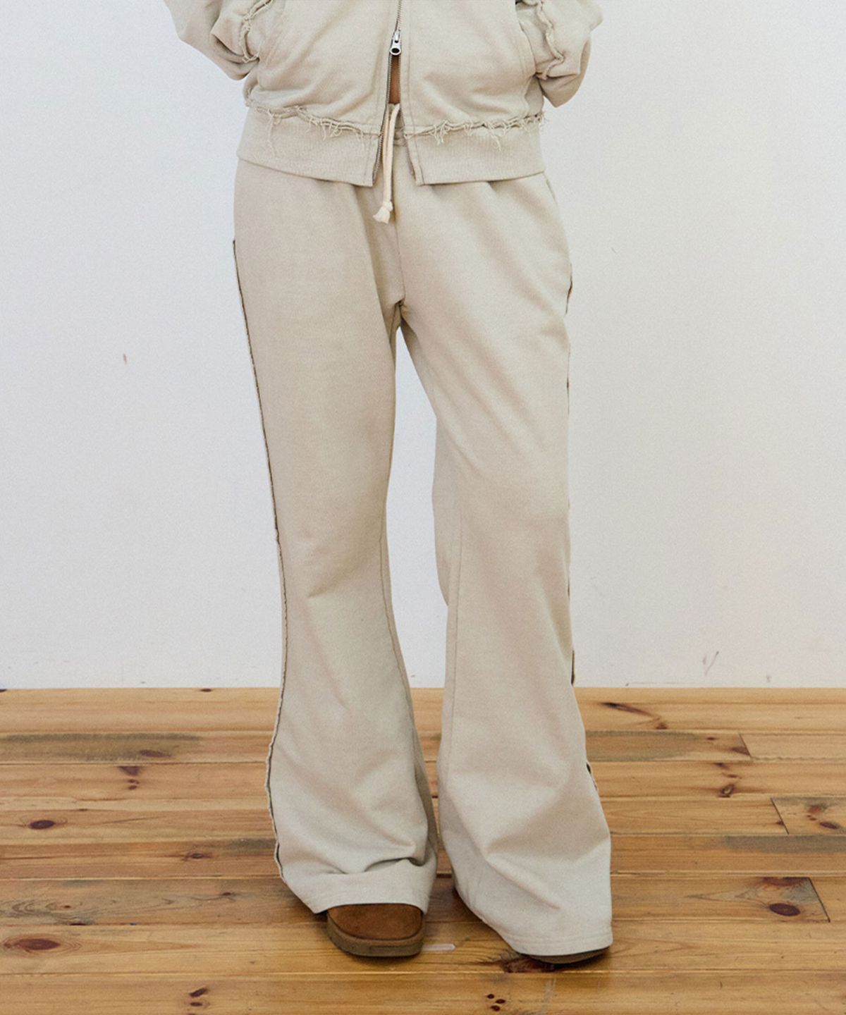 샌드뮤지엄(SAND MUSEUM) WASHED CUT OFF SWEAT PANTS [Oatmeal]