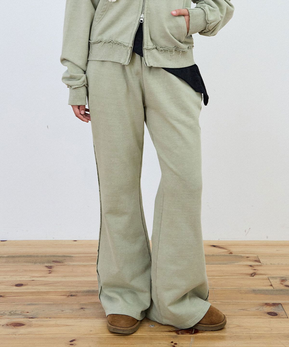 샌드뮤지엄(SAND MUSEUM) WASHED CUT OFF SWEAT PANTS [Olive]