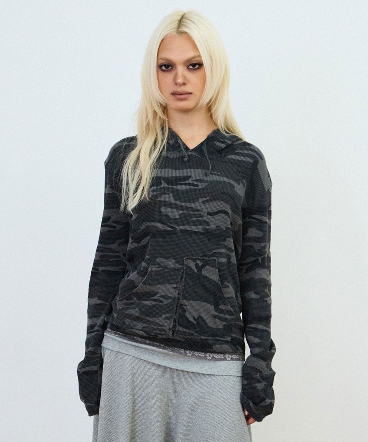 샌드뮤지엄(SAND MUSEUM) LACE WAFFLE HOODIE [Camo Charcoal]