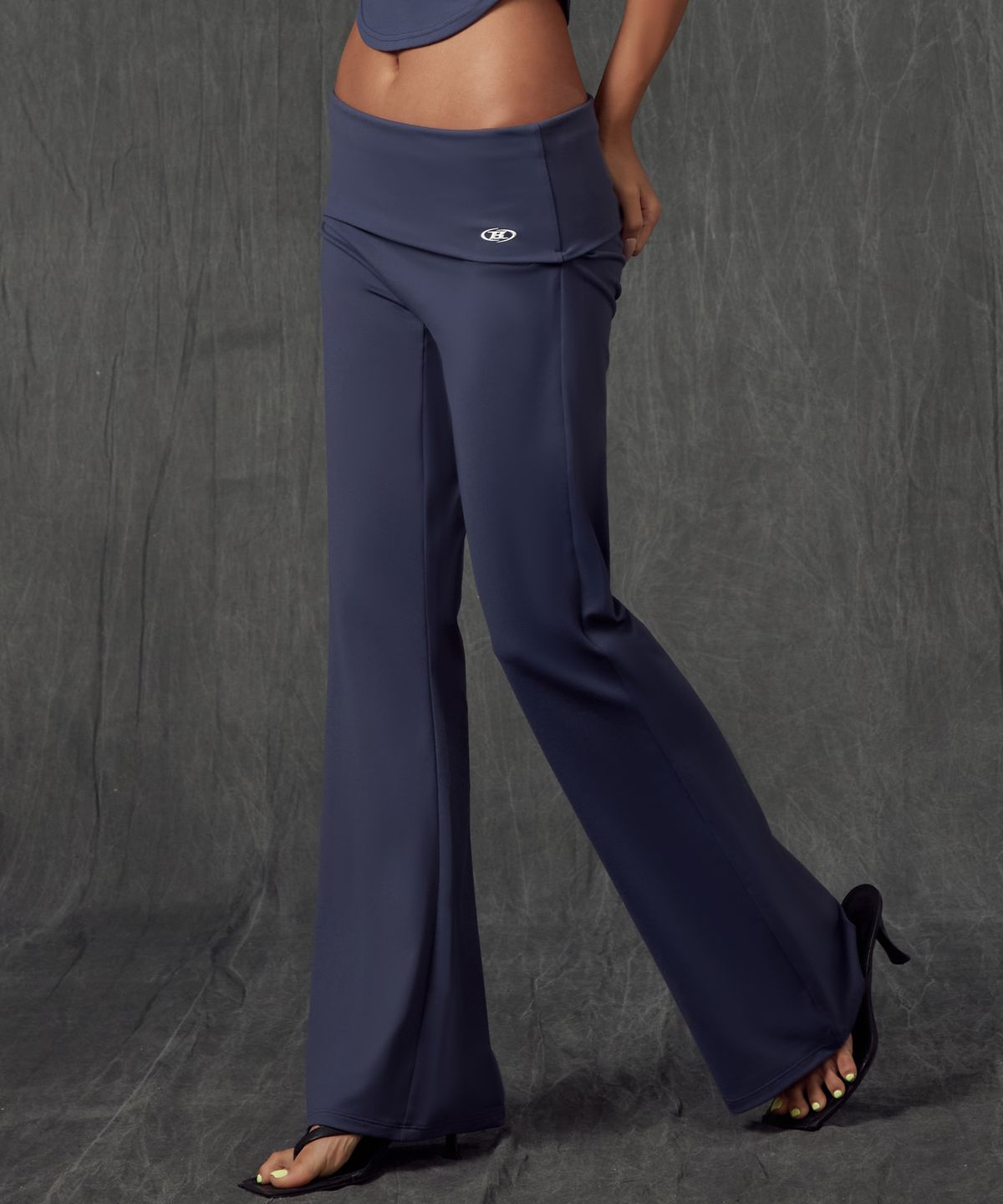 본투윈(BORN TO WIN) W B SOFT FOLDOVER FLARE PANTS [NAVY]