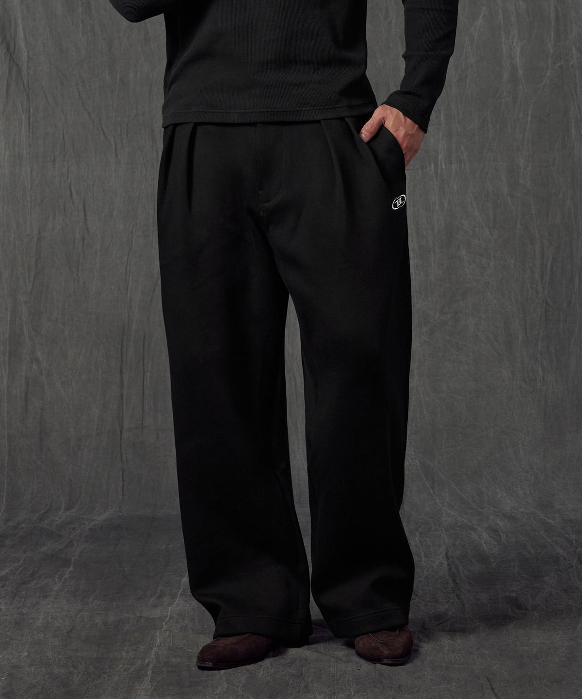 본투윈(BORN TO WIN) CHROME B TECH FOAM TWO TUCK PANTS [BLACK]