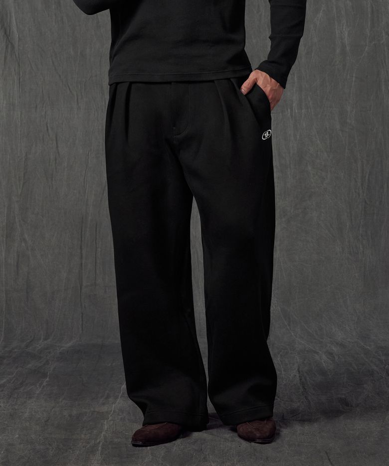 CHROME B TECH FOAM TWO TUCK PANTS [BLACK]
