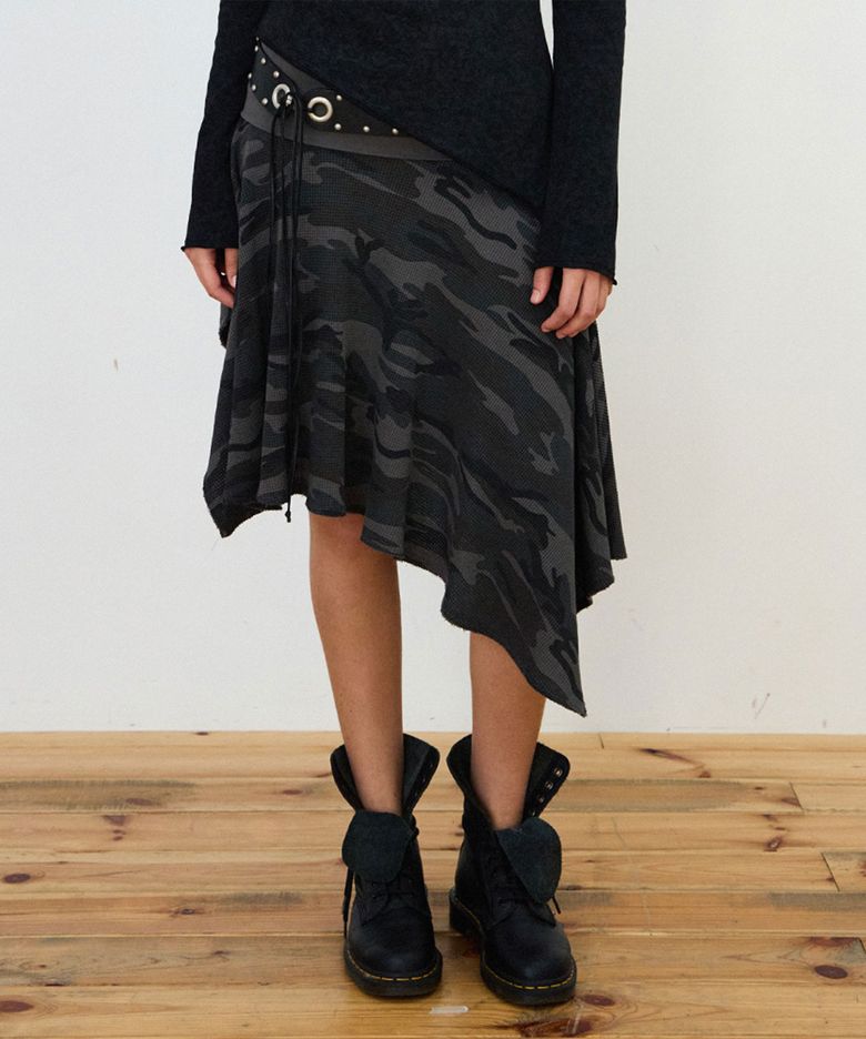 FOLDED WAFFLE LAYERED SKIRT [Camo Charcoal]