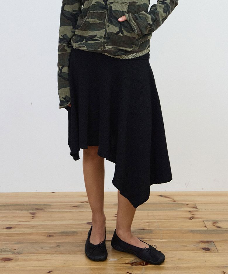FOLDED WAFFLE LAYERED SKIRT [Black]