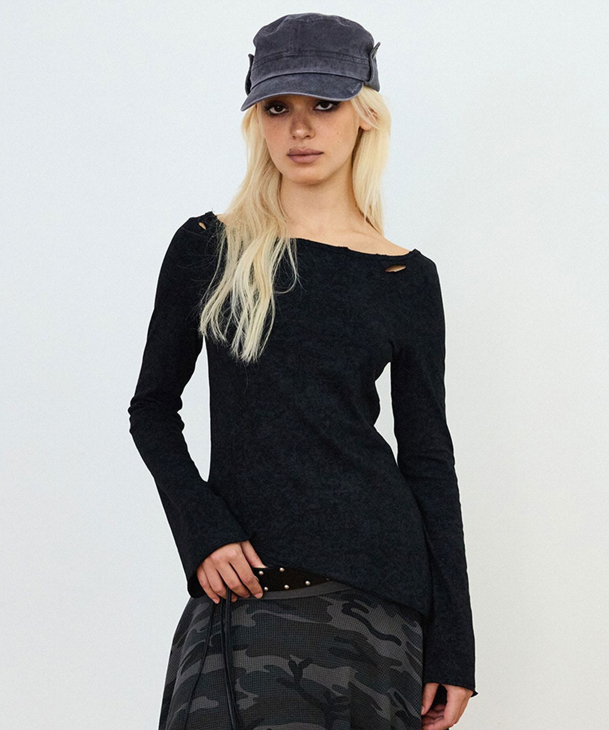 샌드뮤지엄(SAND MUSEUM) DAMAGED BOAT NECK TEE [Black]